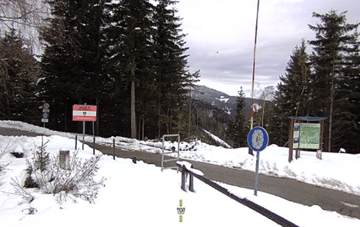 Pavličevo sedlo | Snežne razmere na prelazu Pavličevo sedlo. | Foto zajem zaslona