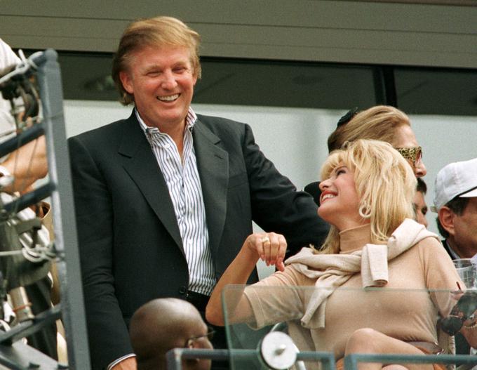Zakon med Donaldom in Ivano je trajal od leta 1977 do 1992. Dejansko je propadal že leta 1990. Kot je zapisal Trump, je bila napaka, ker jo je vključil v svoje posle. Ko sta prišla domov, sta se pogovarjala kot dva poslovneža namesto kot mož in žena. Fotografija je iz leta 1997, ko Donald in Ivana nista bila več par. | Foto: Reuters