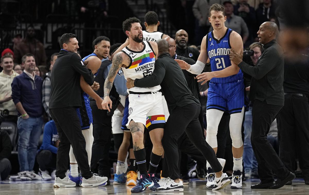 Austin Rivers | Košarkarsko tekmo med NBA-ekipama Orlando Magic in Minnesoto Timberwolves sta zaznamovala pretep in izključitev petih igralcev. | Foto Guliverimage