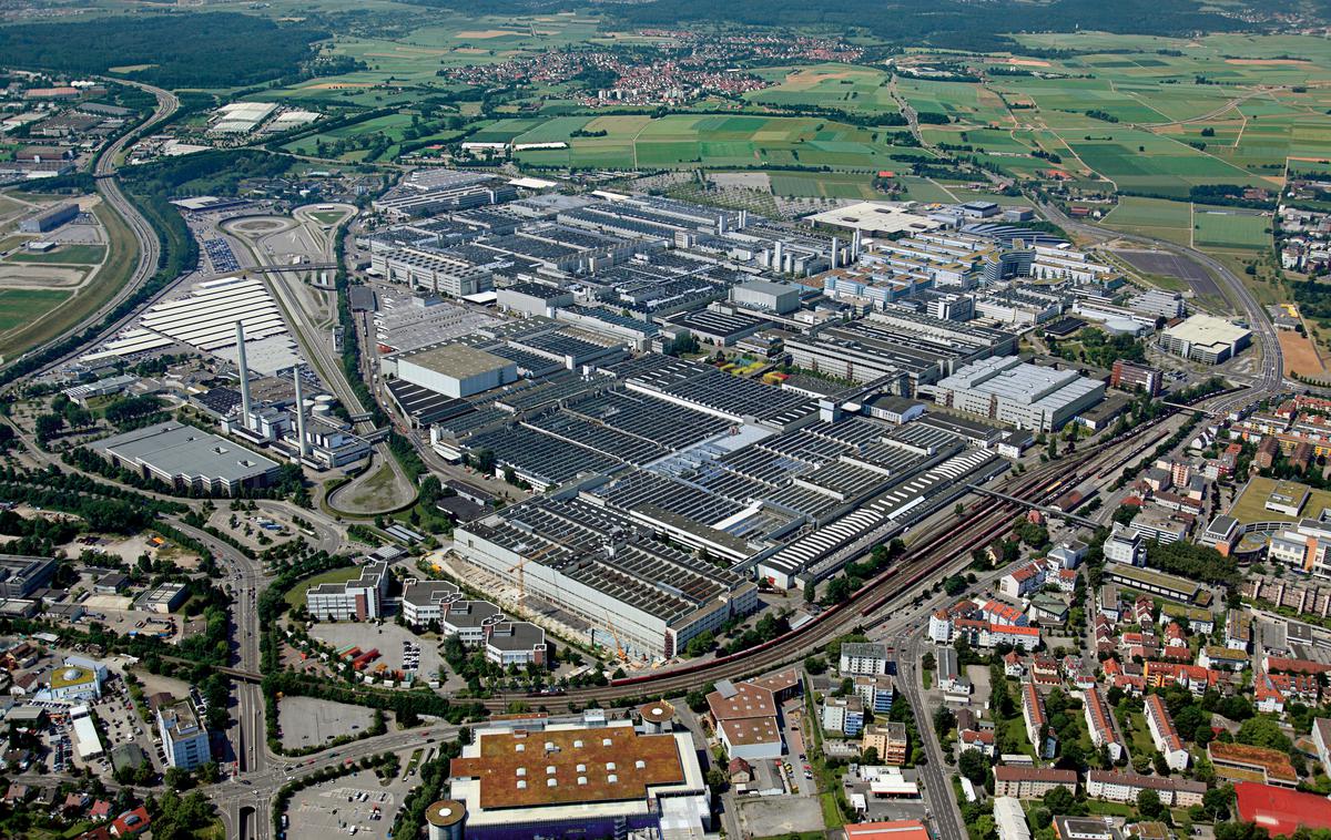 Mercedes-Benz Sindelfingen tovarna | Mercedes-Benz v tovarni v Sindelfingnu pri Stuttgartu, eni svojih največjih tovarn, zaposluje 35 tisoč ljudi. | Foto Mercedes-Benz