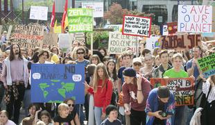 Mladi za podnebno pravičnost: RTV naj v živo prenaša petkov podnebni protest