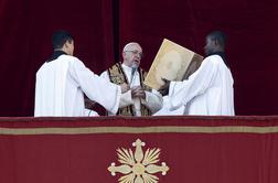 Papež v božični poslanici pozval k miru v svetu in usmiljenju (foto)