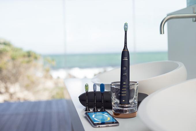 Philips zato spodbuja k dolgotrajnejši uporabi kompleta Sonicare DiamondClean Smart, saj lahko uporabniku pomaga spremeniti navade umivanja zob ter izboljšati higieno ustne votline.  |  Foto: Philips | Foto: 