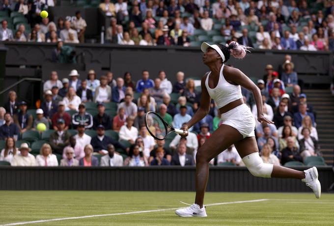 Venus Williams se je morala posloviti od Wimbledona. | Foto: Reuters