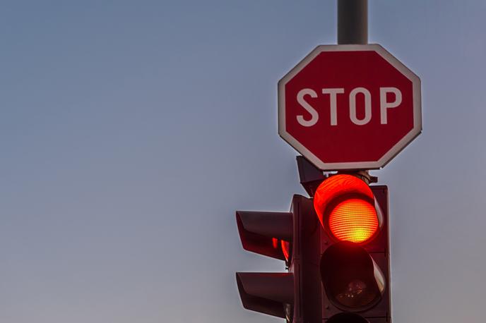 Rdeča luč na semaforju | Foto Getty Images