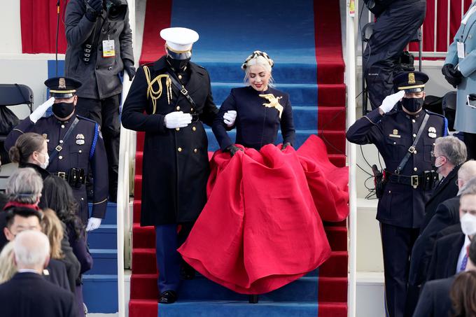 Ameriško himno je na Bidnovi inavguraciji zapela pevka Lady Gaga. | Foto: Reuters