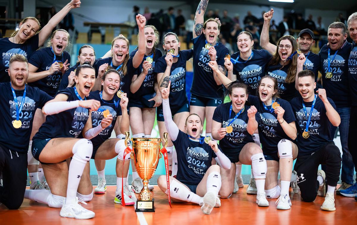 Calcit Volley prvakinje | Odbojkarice kamniškega Calcit Volley so osmič postale državne prvakinje. | Foto Jure Banfi/alesfevzer.com