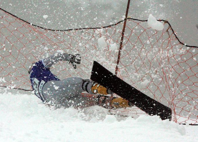 Leta 1994 je padel na planiški letalnici. V snegu je večkrat pristal tudi kot deskar. | Foto: Reuters