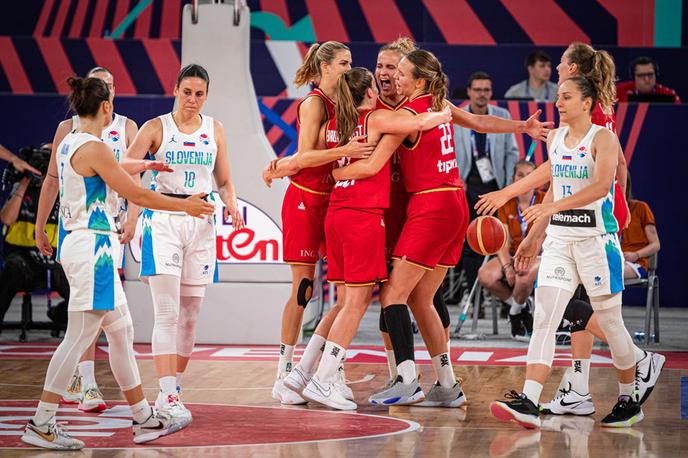 slovenska ženska košarkarska reprezentanca | Slovenke so bile po drugem porazu zelo razočarane. | Foto FIBA