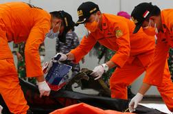 Našli dele pogrešanega indonezijskega letala in posmrtne ostanke žrtev