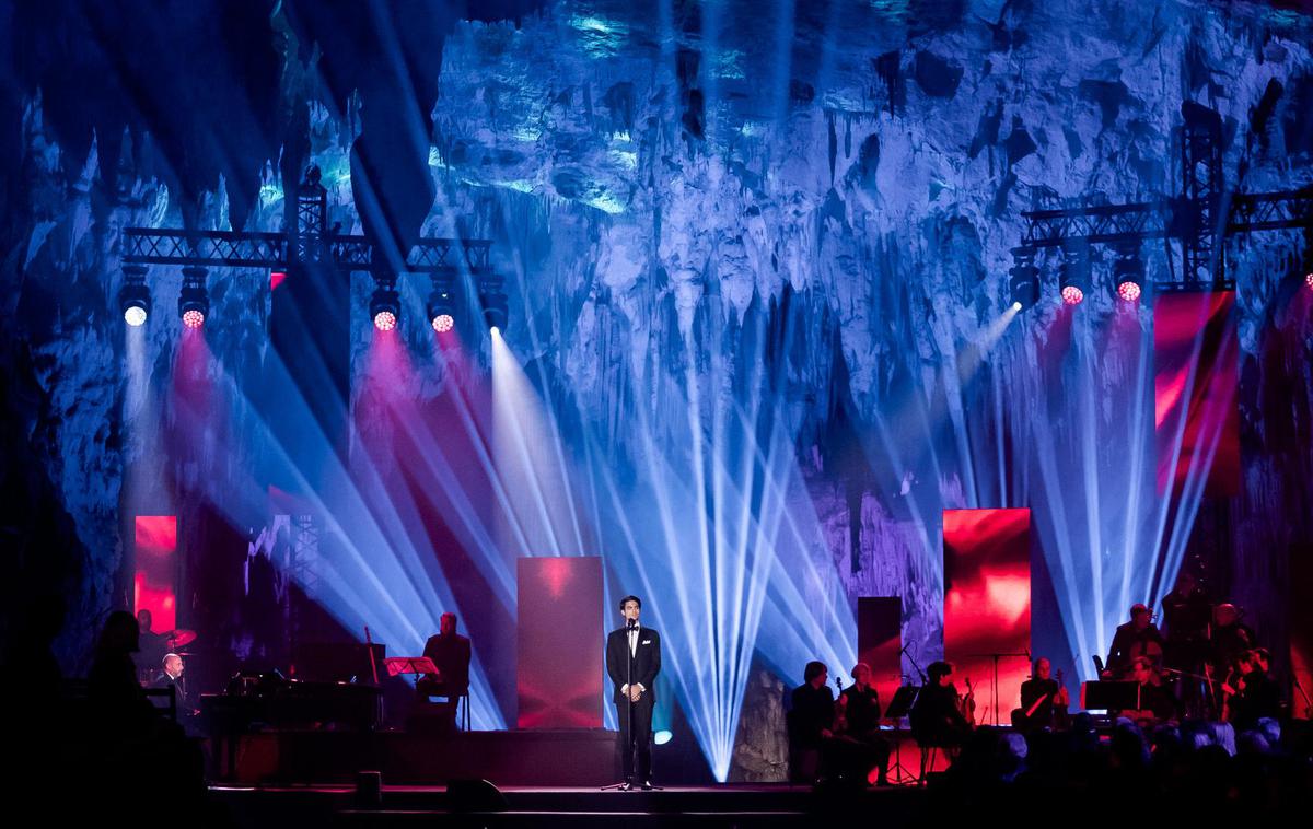 Postojnska jama | "Počaščen sem, da lahko nastopam v tako izjemnem ambientu Postojnske jame, v katero se preprosto zaljubiš," je povedal Matteo Bocelli. | Foto Postojnska jama, d.d., arhiv