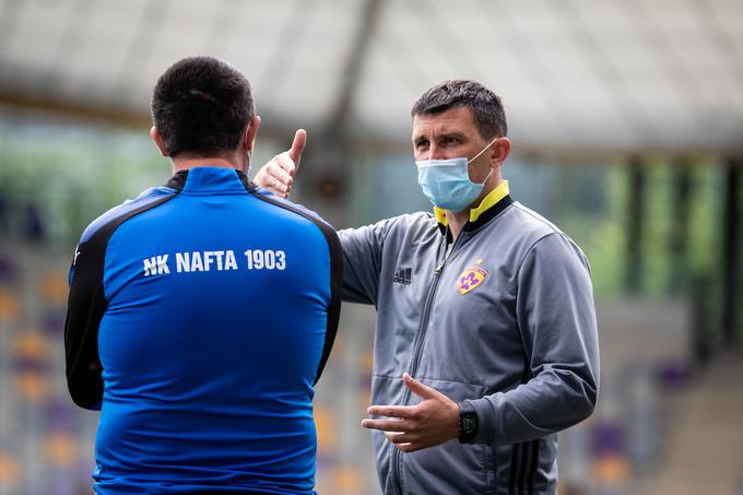 Hrvaški trener Sergej Jakirović (desno) je debitiral na klopi vijolic proti Lendavčanom. Maribor je popeljal do zmage nad Nafto s 3:1. | Foto: Blaž Weindorfer/Sportida