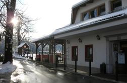 Gostilna Dobnikar: sneženo popoldne s kolinami in štruklji