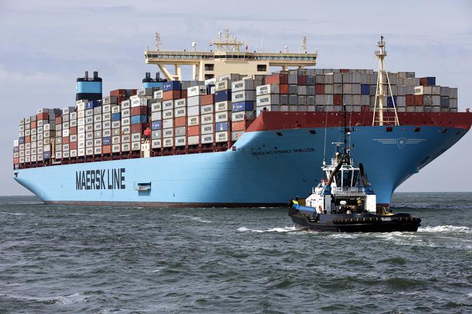 Maersk Line je za gorivo že lani zapravil 2,9 milijarde evrov, kar pomeni, da bo šlo za občutno višji izdatek za gorivo. Na fotografiji MV Maersk Mc-Kinney Moller, ki je bila ob splovitvi leta 2013 največja kontejnerska ladja na svetu. | Foto: Reuters