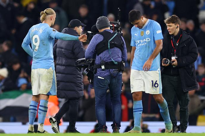 Manchester CIty Erling Haaland | Tako je bil frustriran, da ga je kamera tik pred obrazom pošteno zmotila. | Foto Reuters
