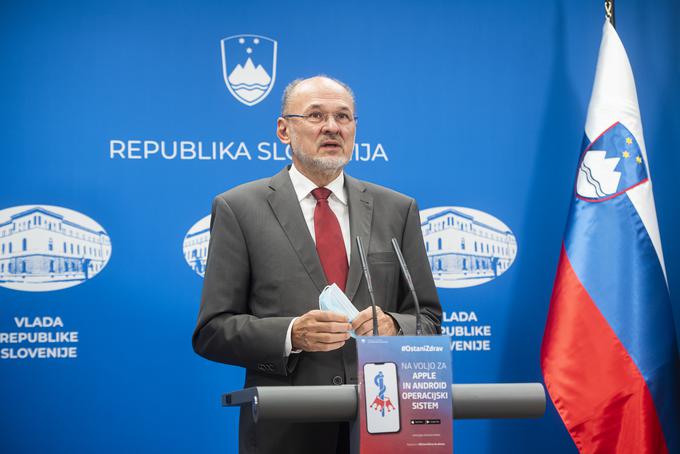 Vladni govorec Jelko Kacin je izpostavil, da število okužb neznanega izvora upada, kar da je spodbuden podatek. | Foto: STA ,