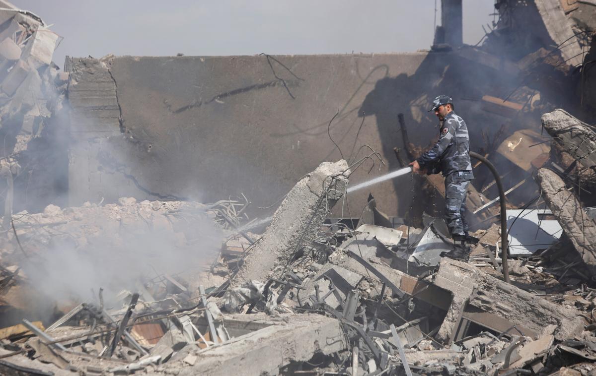 Sirija, Damask, napad | Med vojno v Siriji, ki traja že več kot deset let, so izraelske sile izvedle že več sto napadov na tarče v Siriji, a le redko so njihova tarča stanovanjske soseske sirske prestolnice. | Foto Reuters