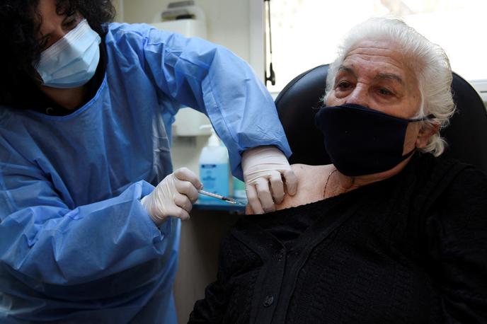 Grčija cepljenje | Ljudje naj se, če se želijo izogniti kaznim, cepijo, je pozval grški premier. | Foto Reuters