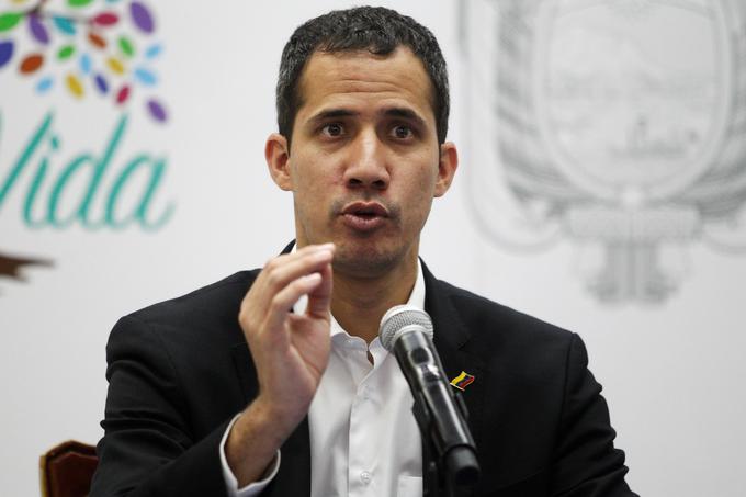 Vodja venezuelske opozicije Juan Guaido je na vladne navedbe odgovoril, da poskuša režim odvrniti pozornost od nasilja v državi. | Foto: Reuters