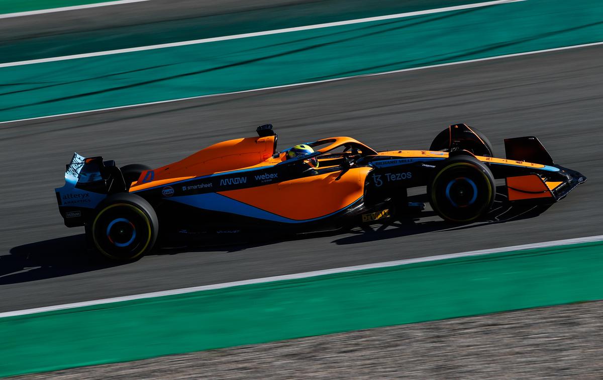 Norris McLaren 2022 | Lando Norris je z novim mclarnom v Barceloni na asfalt zapeljal že v ponedeljek. | Foto McLaren Racing