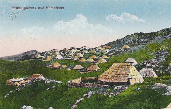 Planšarski stanovi na Veliki planini; razglednica je bila tiskana leta 1922. | Foto: Kamra.si