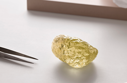 V Kanadi našli 552-karatni rumeni diamant v velikosti jajca