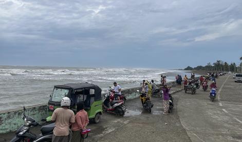 Pred ciklonom: v Bangladešu evakuirali na tisoče ljudi