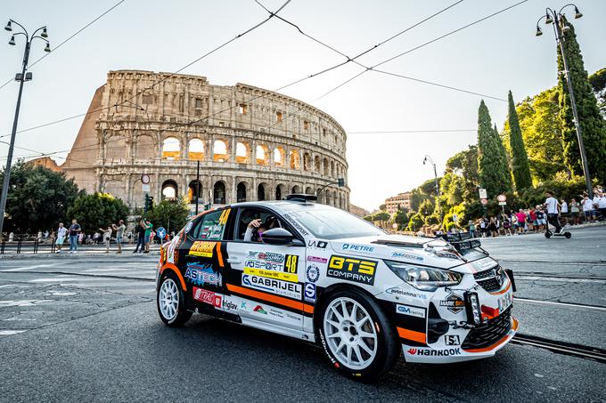 Mark Škulj-Pia Šumer (opel corsa rally4) pred štartom v Rimu. | Foto: Bence Photo