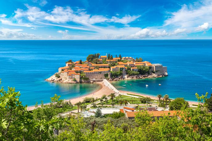 Črna gora | V črnogorski turistični organizaciji so za RSE ocenili, da bodo cene v hotelih na območju Budve, najbolj obiskanega obmorskega mesta v Črni gori, višje za sedem do 20 odstotkov. | Foto Shutterstock