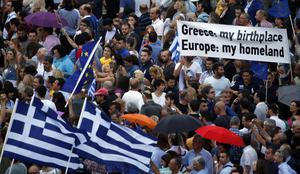 Grke v Atenah zaposluje nedeljski referendum, otočane turizem 