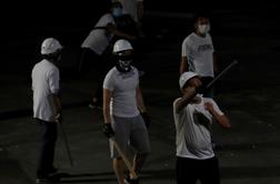 Kitajska mafija v Hongkongu pretepala demonstrante? #video