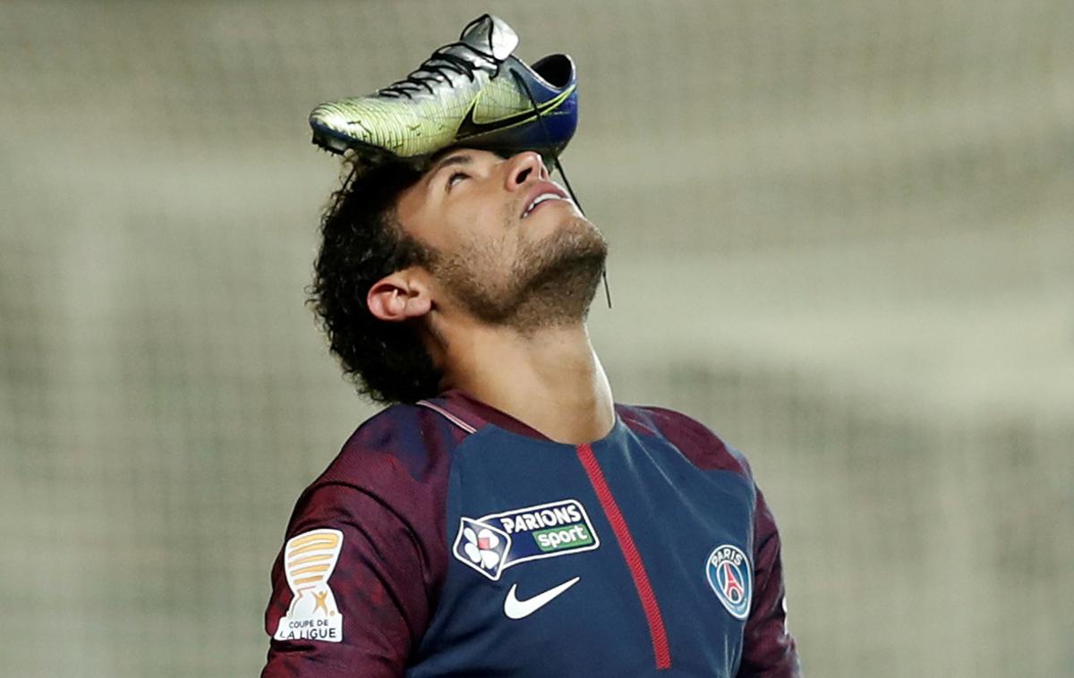 Neymar | PSG se je znašel na udaru zaradi prekomernega trošenja denarja. Parižani so leta 2017 poskrbeli tudi za najdražji nakup v zgodovini nogometa. Barceloni so za Brazilca Neymarja odšteli kar 222 milijonov evrov. | Foto Reuters