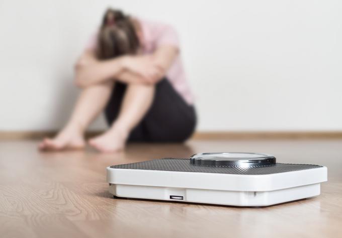 Anoreksijo spremljata stradanje in pretiravanje s telesno aktivnostjo, kar vodi v nevarno nizko telesno težo. | Foto: Getty Images