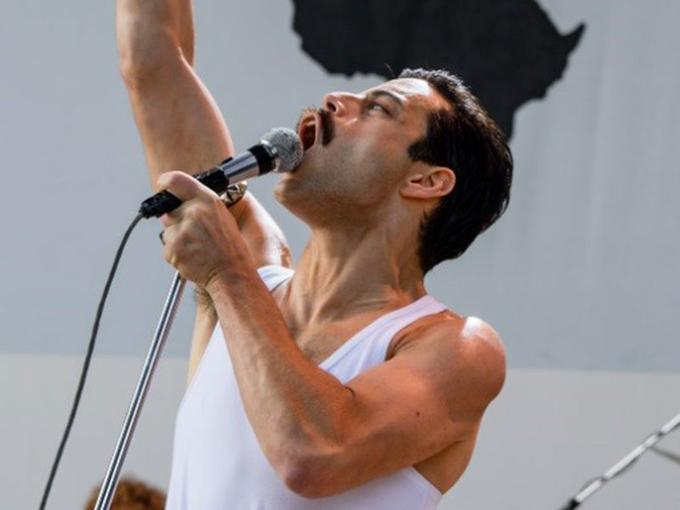 "Nedvomno, Bohemian Rhapsody je tega unikatnega pevca spet ponudil v živi različici." | Foto: 
