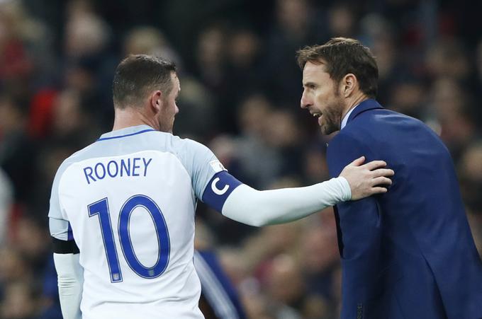 Podpira ga tudi kapetan Wayne Rooney. | Foto: Reuters