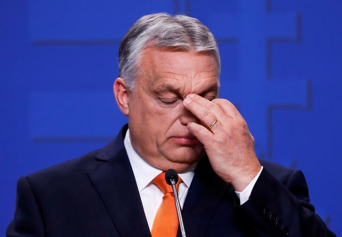 Odgovornost za to, da ni dogovora glede embarga na rusko nafto, je Viktor Orban pripisal Evropski komisiji, ki da je preveč hitela s predlogom, namesto da bi prej zagotovila strinjanje držav članic. Dejal je, da bi bilo treba najti rešitev za težave Madžarske z oskrbo z energenti, šele nato objaviti načrt o sankcijah. "Odgovornost za to, da danes nimamo dogovora, bo na ramenih Evropske komisije," je dejal Orban. | Foto: Reuters