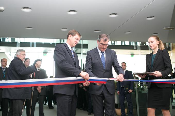 Januarskega odprtja novega poslovnega referenčnega centra se je udeležil tudi slovenski premier Miro Cerar.  | Foto: 