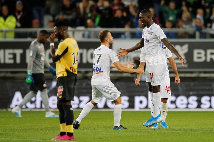Amiens | Amiens trenerja Luke Elsnerja je v zadnji minuti rednega dela ugnal Angers in napredoval v osmino finala pokala. | Foto Reuters