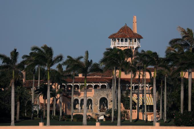 Trumpovo posestvo Mar a Lago na Floridi je deloma zaprto zaradi izbruha okužb z novim koronavirusom. | Foto: Reuters