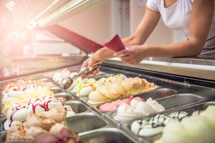 sladoled | Članice EU so leta 2022 v države zunaj Unije izvozile 250 milijonov kilogramov sladoleda, vrednih 930 milijonov evrov. Na drugi strani so iz držav zunaj Unije uvozile 61 milijonov kilogramov sladoleda, s čimer je uvoz ocenjen na 203 milijone evrov. | Foto Shutterstock