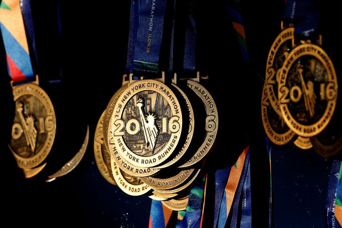 Zadnja leta v New Yorku podelijo okoli 50 tisoč spominskih medalj. | Foto: Reuters