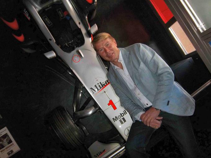 Miha Hakkinen ob Mclarnovem dirkalniku formule ena.
 | Foto: Stars N Bars