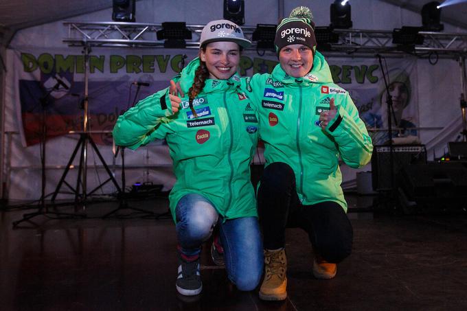 Nika Križnar in Ema Klinec se lahko pohvalita z medaljo z mladinskega svetovnega prvenstva. | Foto: Grega Valančič/Sportida