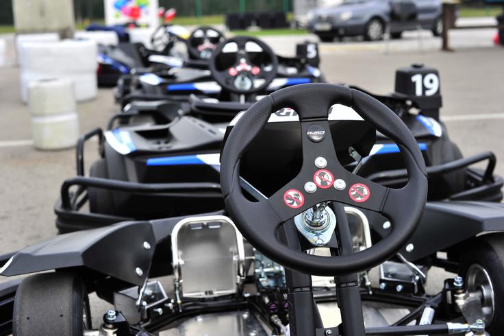Rekreativni karting Čeprav navidzeno preprost, lahko rekreativni karting pokaže številne slabe lastnosti posameznega voznika. | Foto: Gregor Pavšič