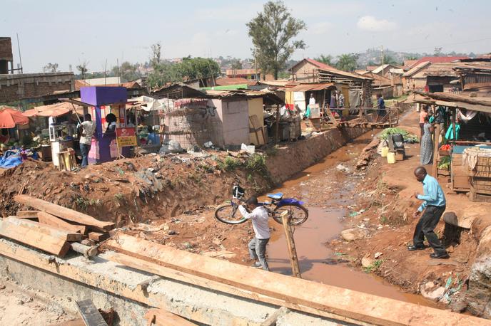 Poplave Uganda | Narasle vode so poplavile več vasi. Uničenih je veliko število hiš, polja so opustošena. | Foto Guliverimage