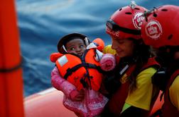 V Sredozemlju potonil čoln s prebežniki, umrlo je najmanj 25 ljudi