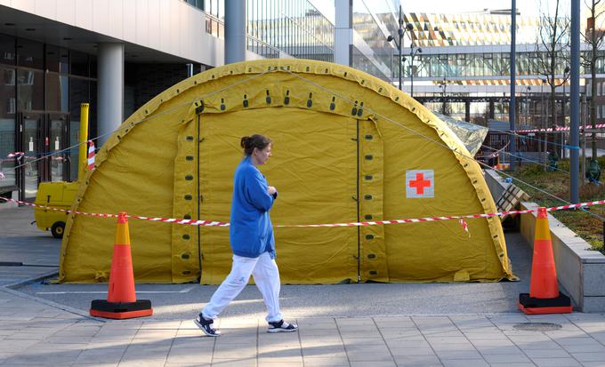 Švedska ima tudi v relativnih številkah veliko več potrjenih okužb in umrlih zaradi bolezni covid-19 kot njeni sosedje ali Slovenija. | Foto: Reuters