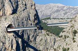 Pri Omišu spojili kraka mostu čez kanjon Cetine #video