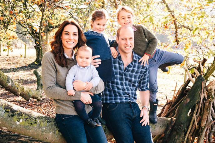 Kate Middleton, princ William | Najnovejšo fotografijo Williamove družine je posnel fotograf Matt Porteous. | Foto Twitter