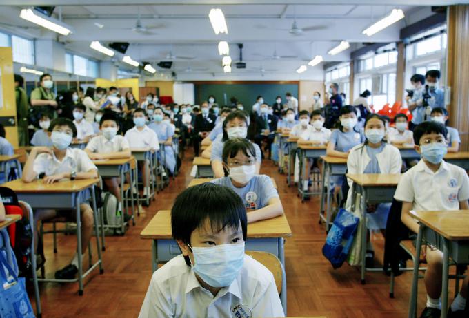 Leta 2002 je na Kitajskem izbruhnil sars, ki je vrsta koronavirusa. Sars je bolj smrtonosen kot najnovejši koronavirus iz Wuhana, a ker je okužil manj ljudi, je vzel manj življenj. Med novembrom 2002 in julijem 2003 je zaradi sarsa umrlo 774 ljudi.  | Foto: 